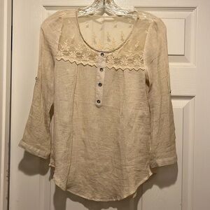 Juniors off white/cream top